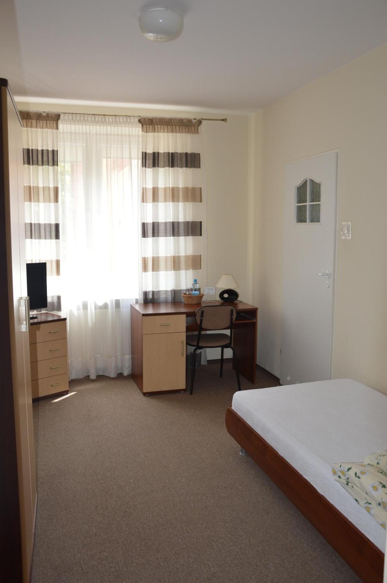 Pokoje Goscinne Centrum Kultury Prawoslawnej ビャウィストク 部屋 写真